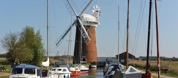 Fabulous 2 Bedroom Dog Friendly Chalet 5 Min Walk To Beach, Nr Gt Yarmouth & Norfolk Broads Scratby Eksteriør billede
